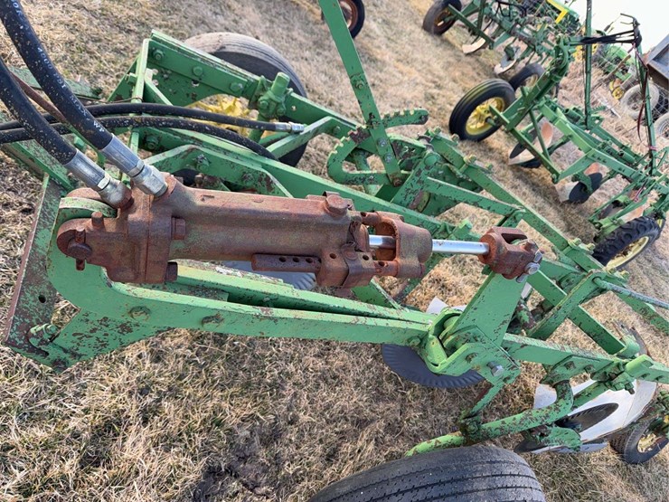 john-deere-pull-type-two-bottom-plow-image-28