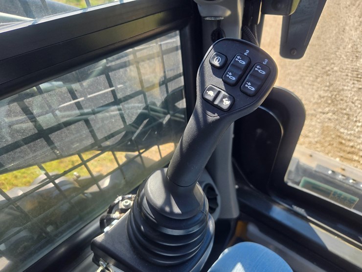 2025-new-holland-c337-image-35
