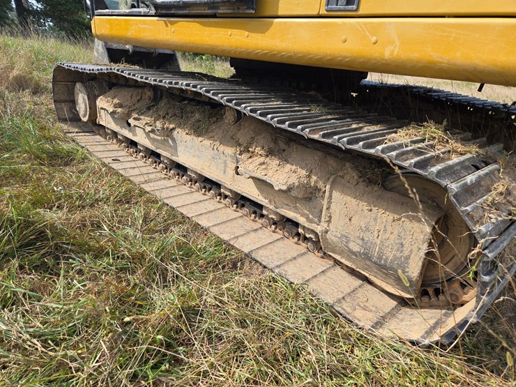 2019-caterpillar-320-image-63