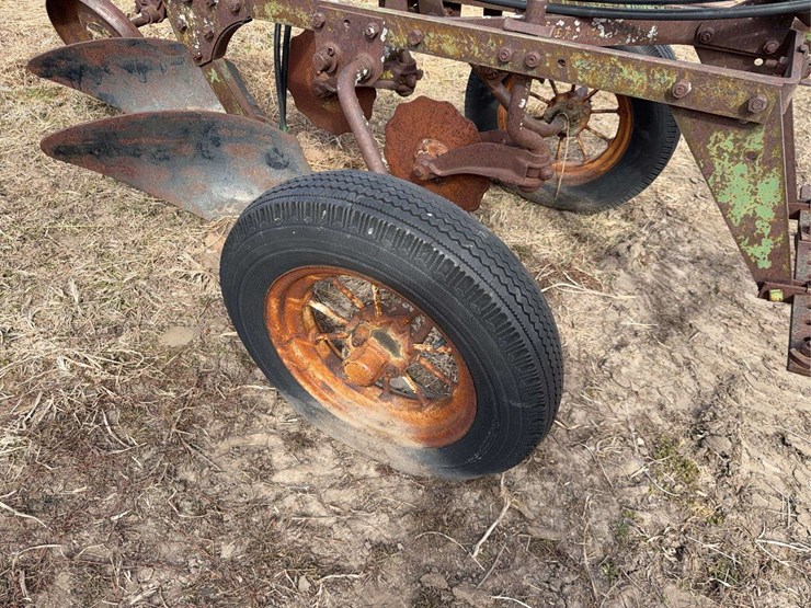 john-deere-no.-44-pull-type-two-bottom-plow-image-8