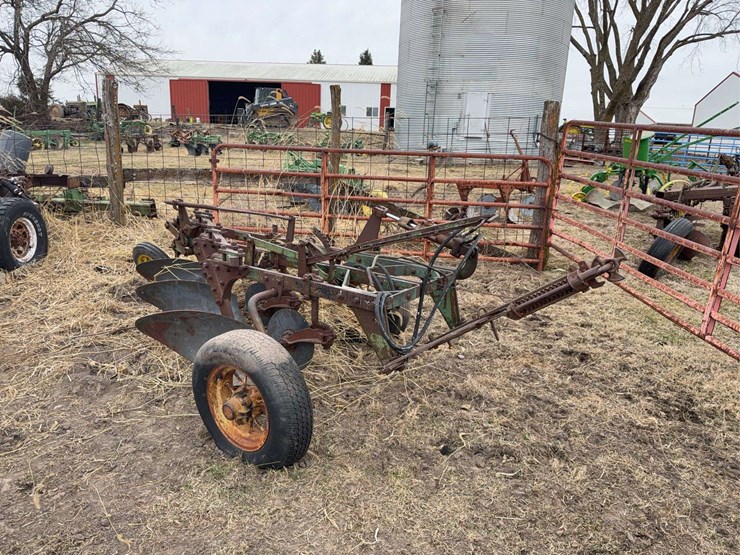 john-deere-pull-type-three-bottom-plow.-image-7