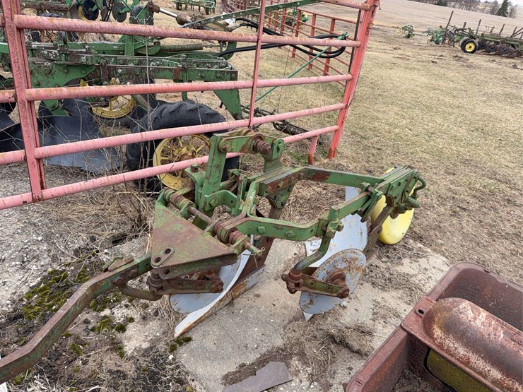 john-deere-two-bottom-plow-image-1