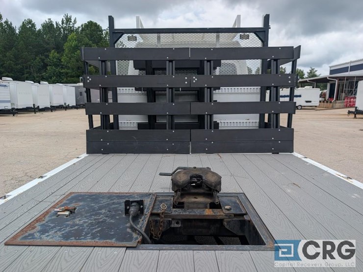 2011-freightliner-m2-stakebed-truck-image-16