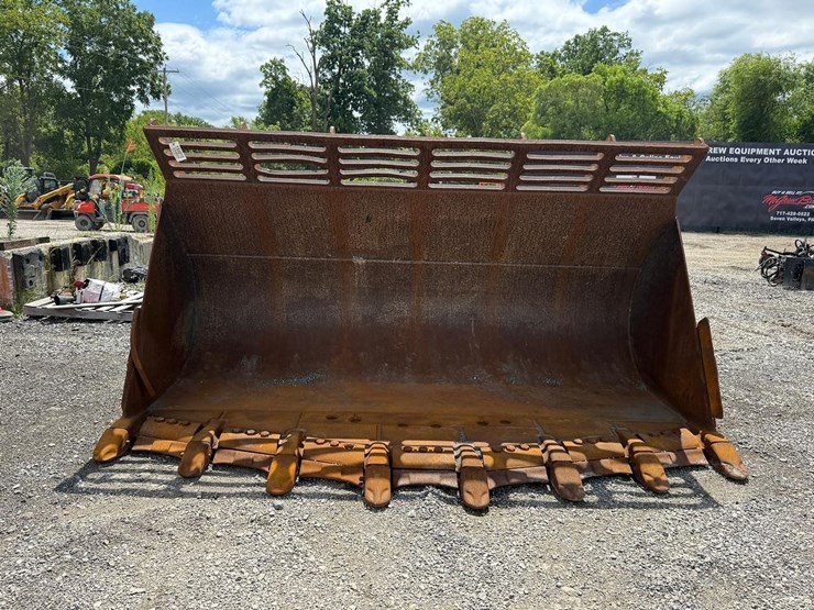 caterpillar-142”-wheel-loader-bucket-image-1