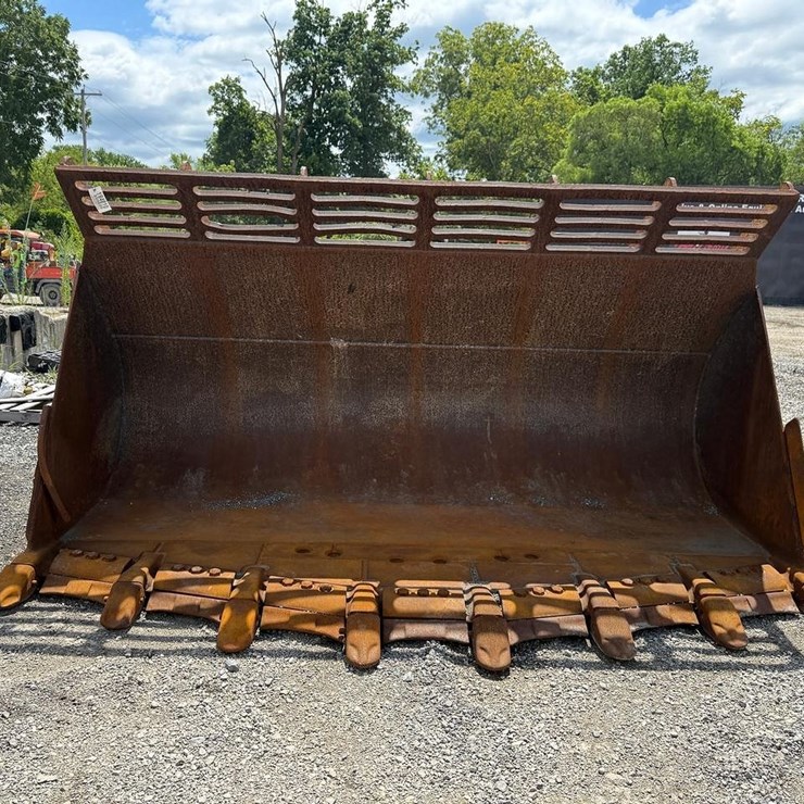 Caterpillar 142” Wheel Loader Bucket
