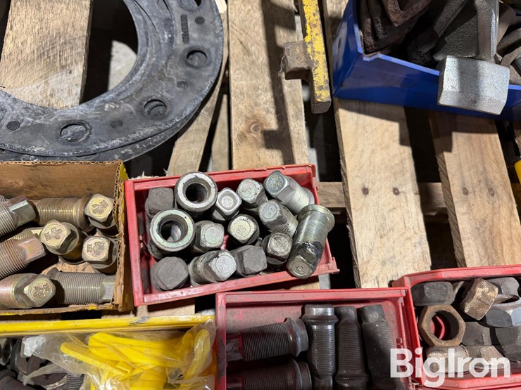 pallet-of-misc-truck-parts-image-14