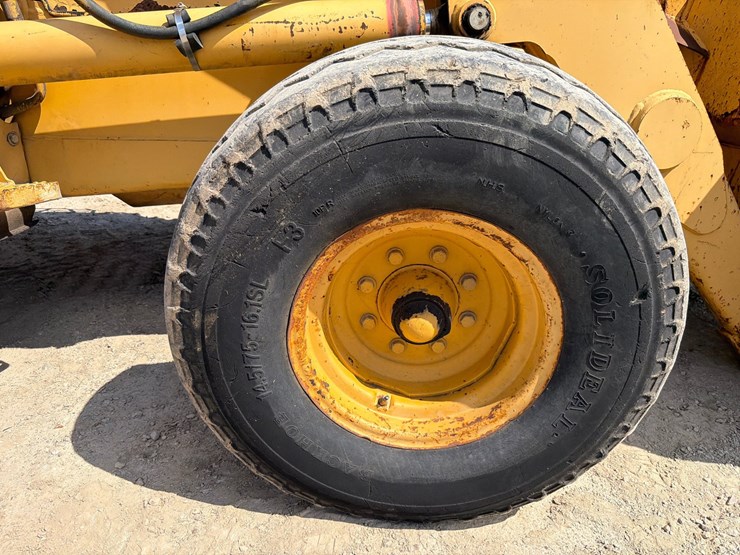 2000-deere-710d-image-141