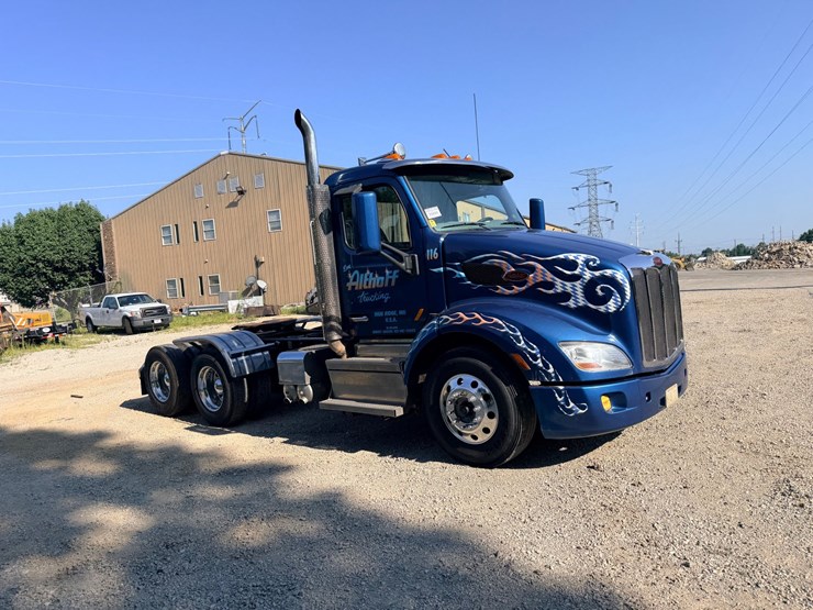 2021-peterbilt-579-image-25