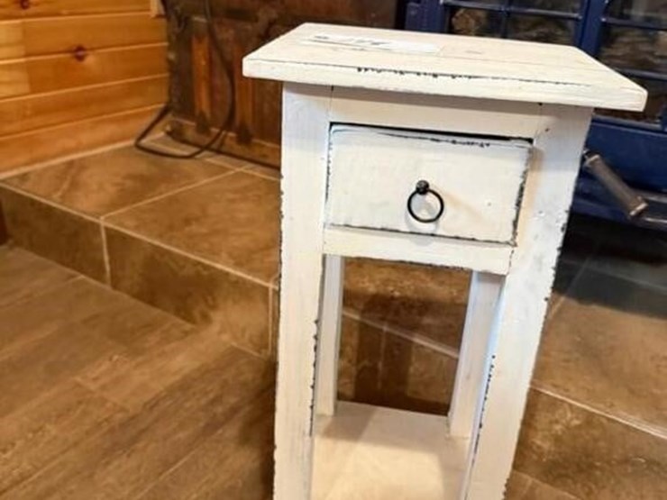small-end-table-image-2