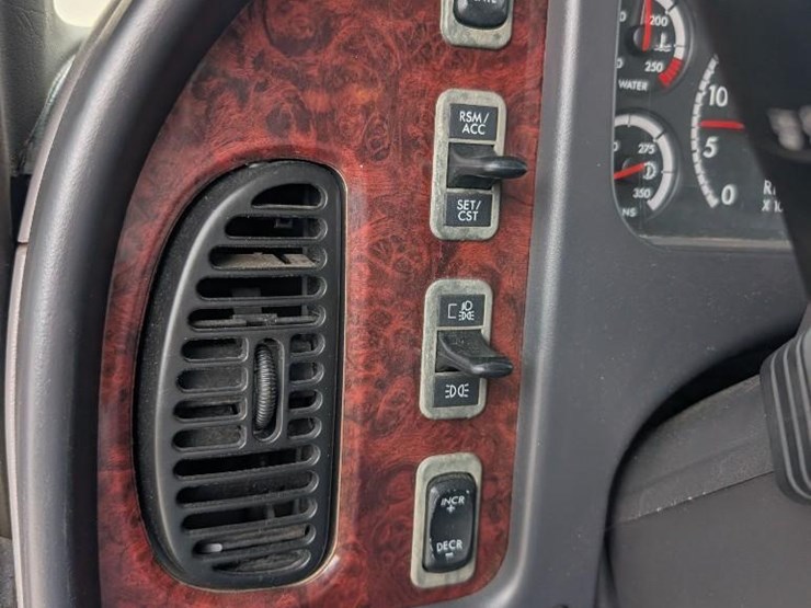 2012-freightliner-m2-stakebed-truck-image-18