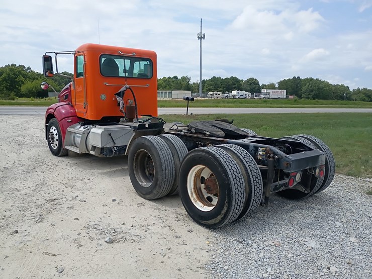 2012-peterbilt-384-image-5