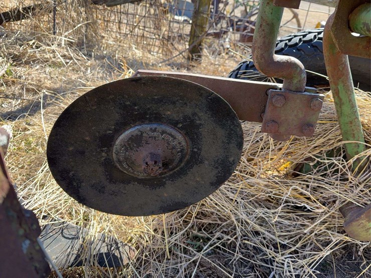 john-deere-pull-type-two-bottom-plow-image-15