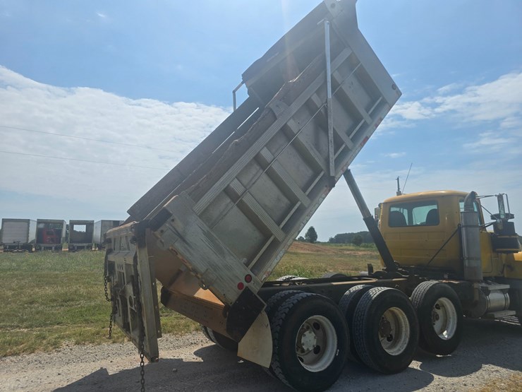 2002-mack-rd688s-image-38
