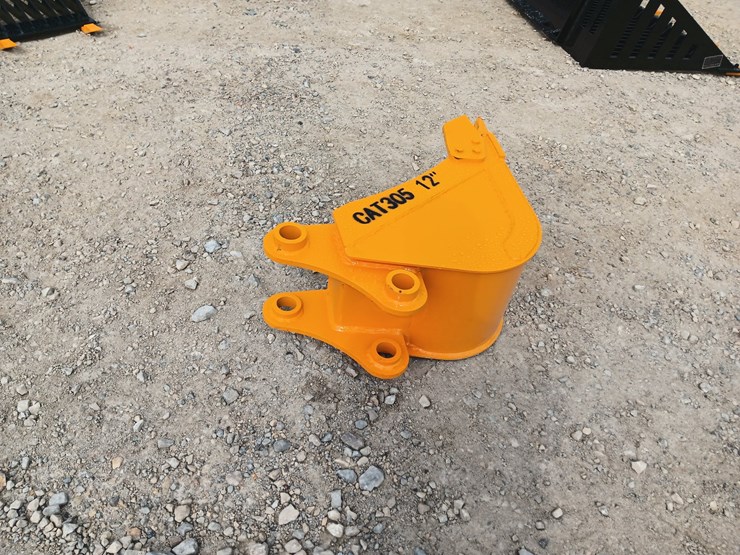 #l75-027-•-future-12"-bucket-excavator-attachment-image-4