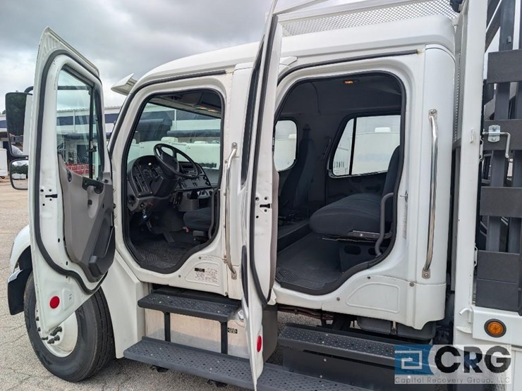 2011-freightliner-m2-stakebed-truck-image-18