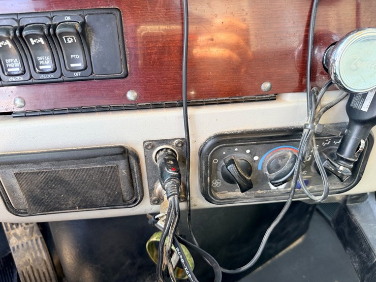 2016-western-star-4700-image-137