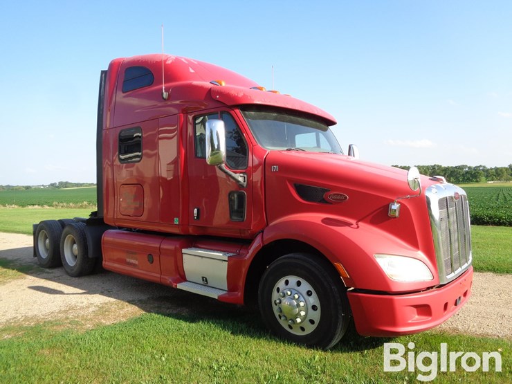 2013-peterbilt-587-image-3