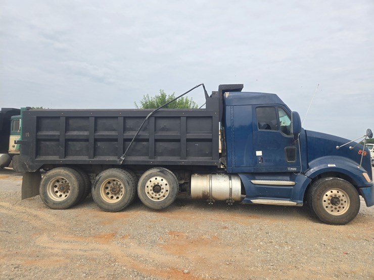 2011-kenworth-t700-image-13