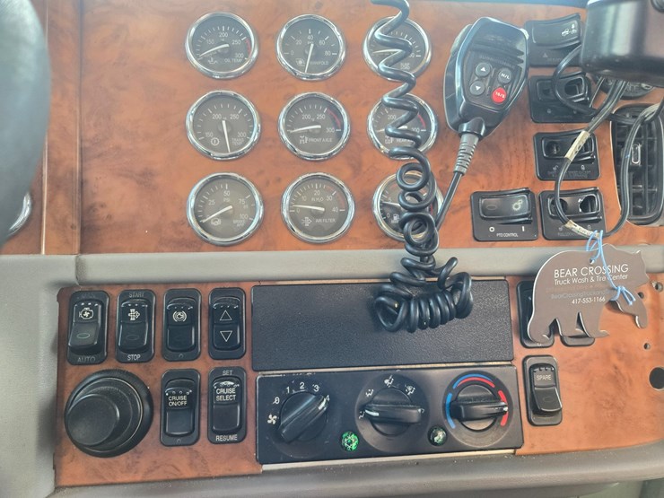 2009-peterbilt-367-image-51