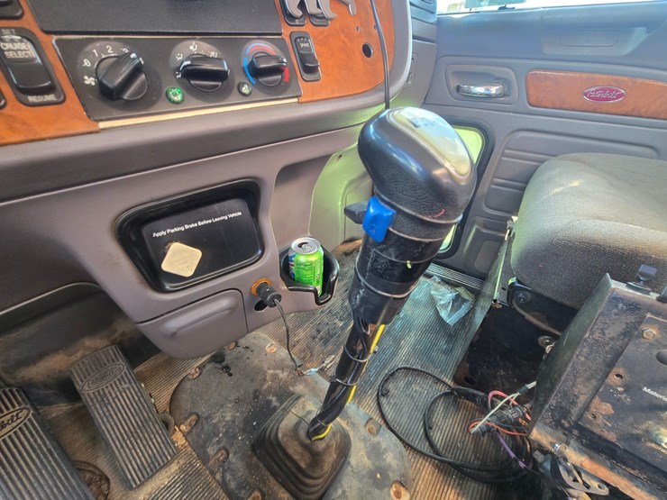 2009-peterbilt-367-image-56