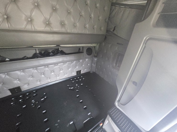 2010-kenworth-t2000-image-77