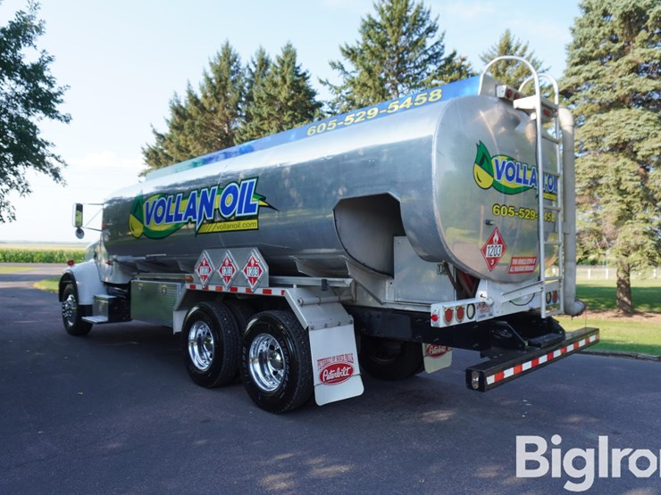 2004-peterbilt-330-image-5