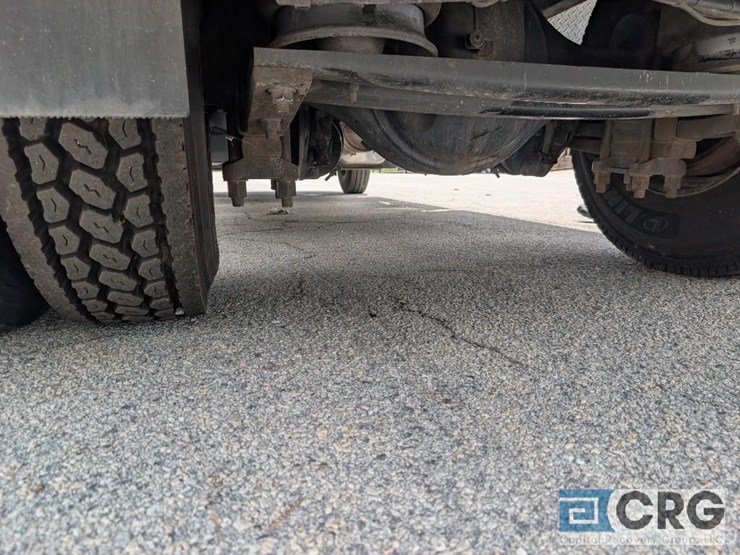 2011-freightliner-m2-stakebed-truck-image-10