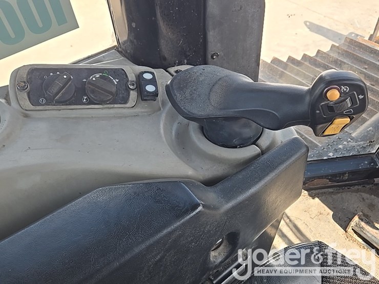 2018-caterpillar-d6n-lgp-image-60