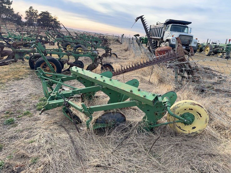 john-deere-three-point-three-bottom-plow-image-6
