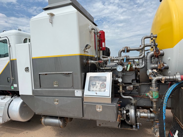 2019-peterbilt-389-image-9