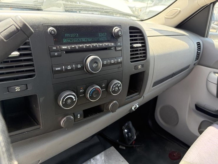 2012-gmc-sierra-2500-image-17