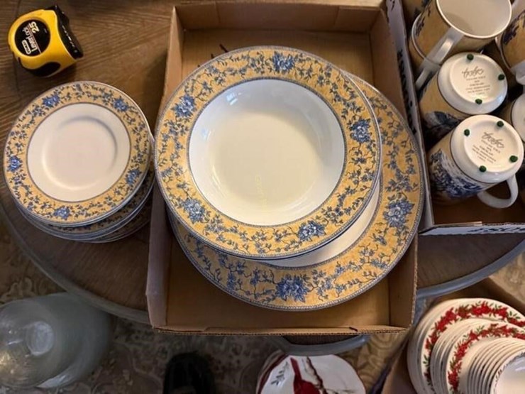 english-toile-porcelain-dishes-image-3