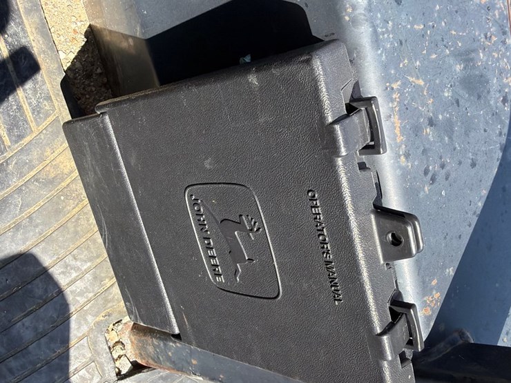2000-deere-710d-image-42