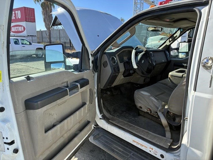 2008-ford-f550-image-29