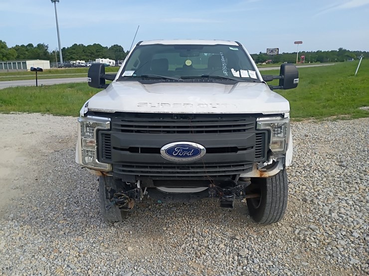 2018-ford-f350-image-15