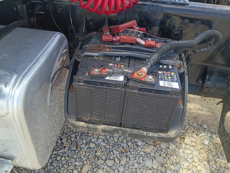 2008-freightliner-m2-106-image-64