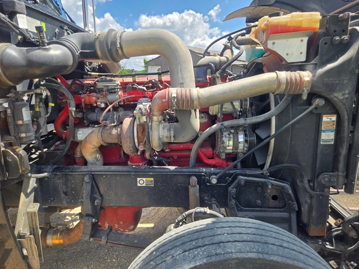 2016-peterbilt-389-image-35