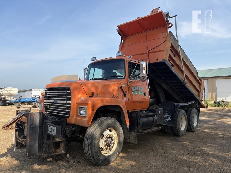 1996-ford-lt9000-image-1