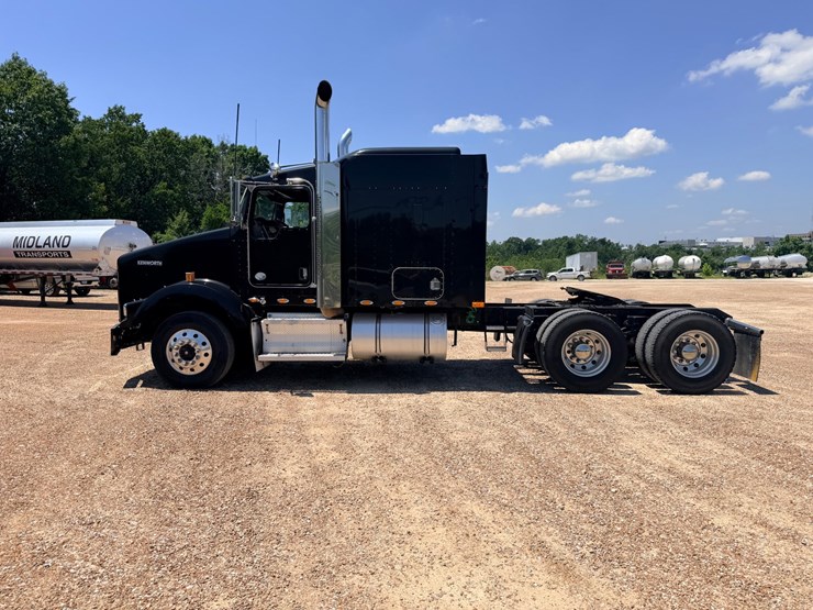 2010-kenworth-t800-image-6