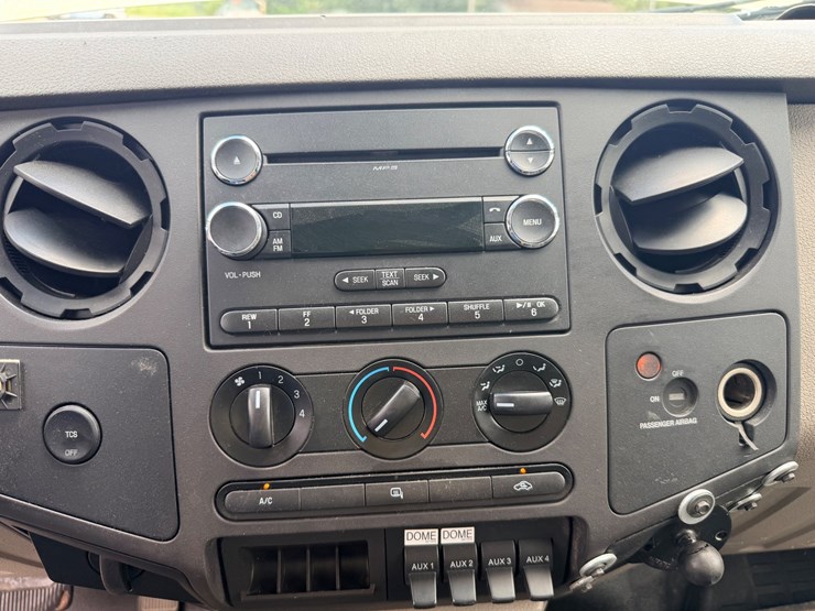 2010-ford-f550-image-55