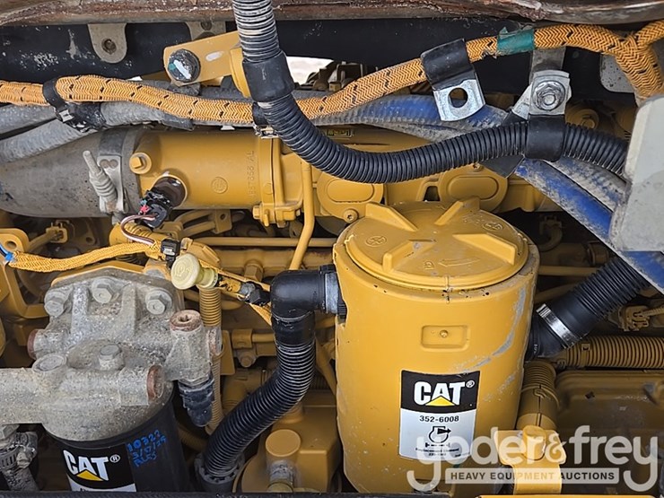 2018-caterpillar-d6n-lgp-image-47