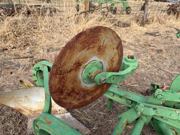 john-deere-pull-type-two-bottom-plow-image-12