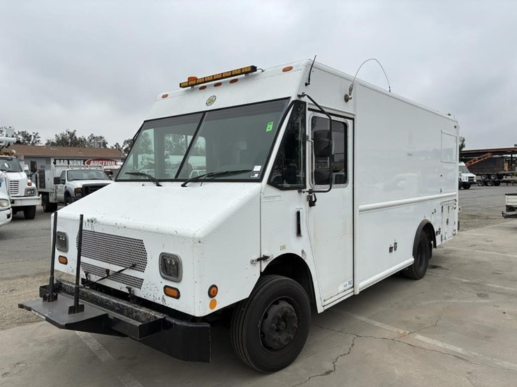 2008-workhorse-w62-image-1