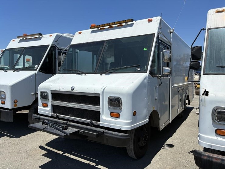 2002-workhorse-p42-image-1