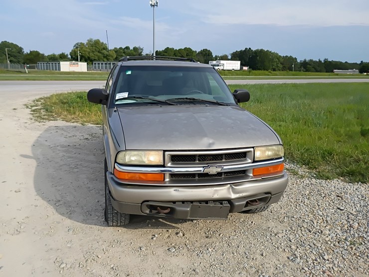 2003-chevrolet-blazer-image-14