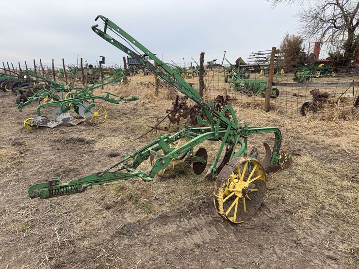 john-deere-pull-type-two-bottom-plow-image-4