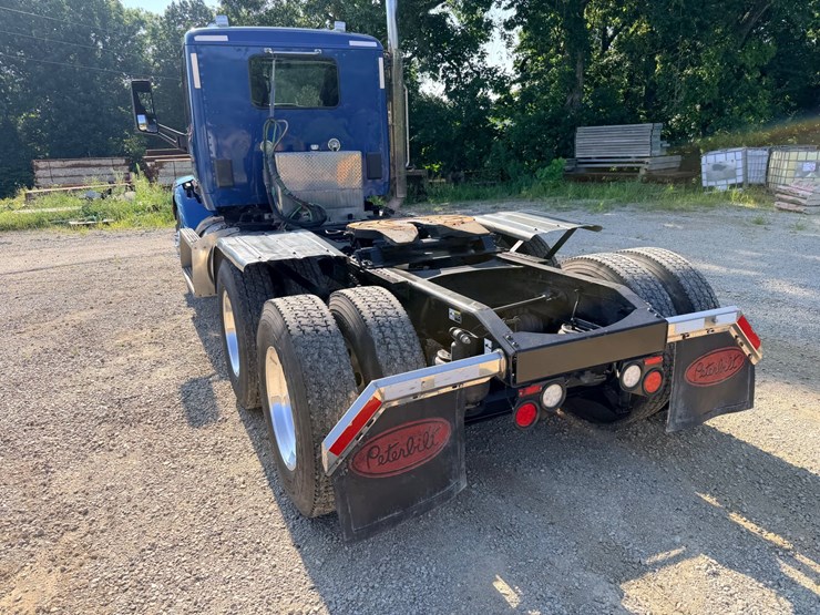 2021-peterbilt-579-image-35