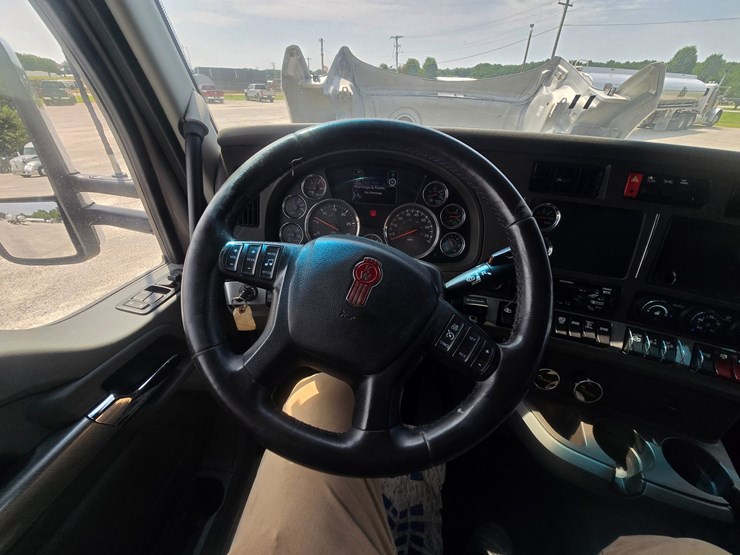 2019-kenworth-t680-image-52