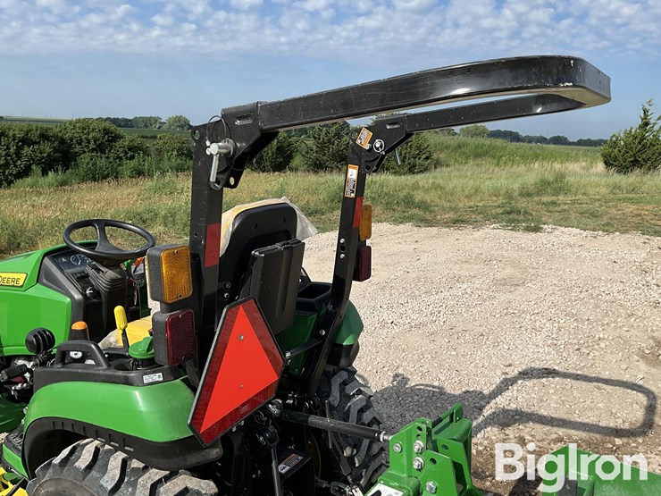 2023-john-deere-2025r-image-16