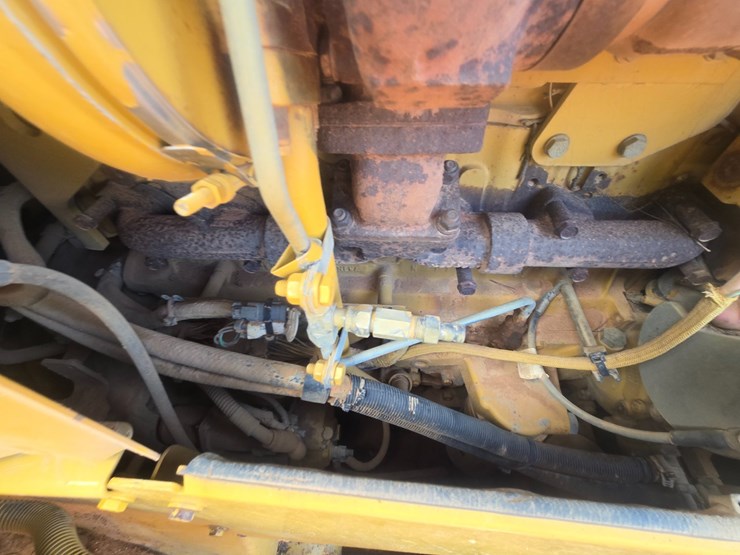 2005-caterpillar-d5n-xl-image-19